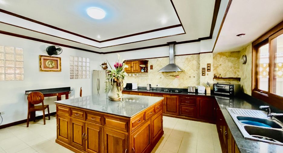 À louer 3 chambres maison à Bang Lamung, Chonburi