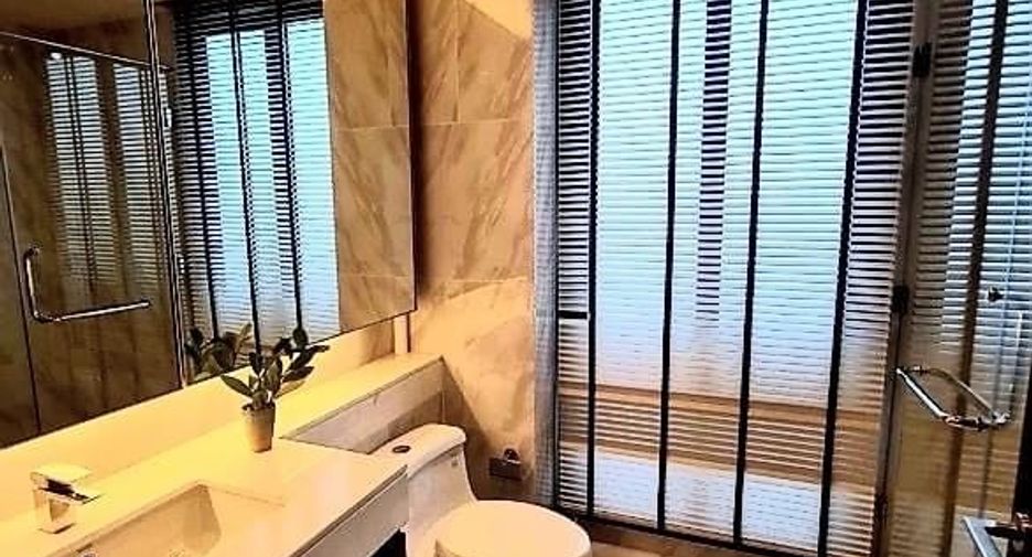 For rent 4 bedrooms townhouse in Watthana, Bangkok