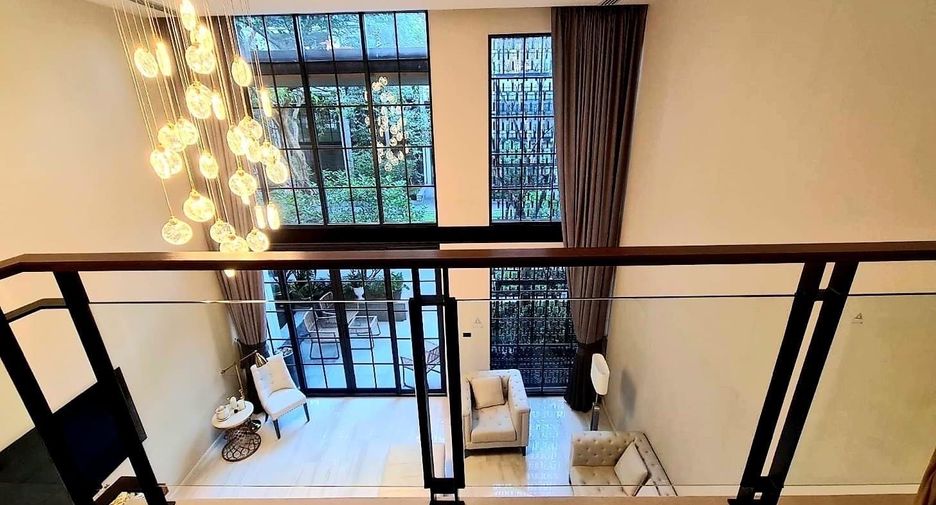 For rent 4 bedrooms townhouse in Watthana, Bangkok