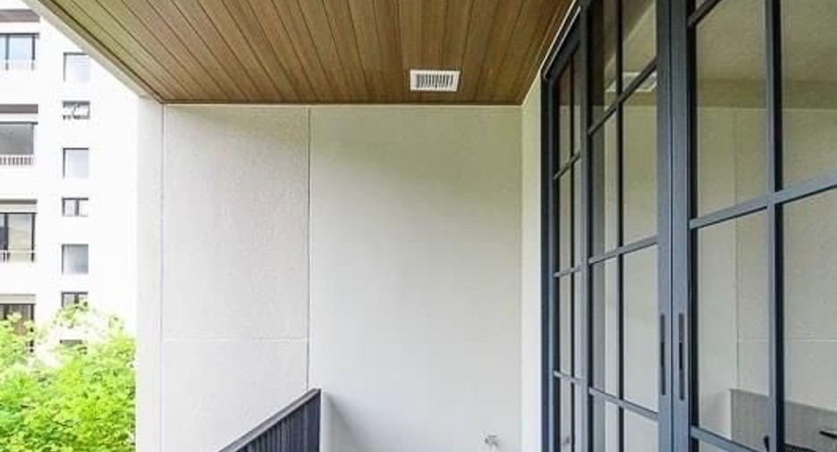 For rent 4 bedrooms townhouse in Watthana, Bangkok
