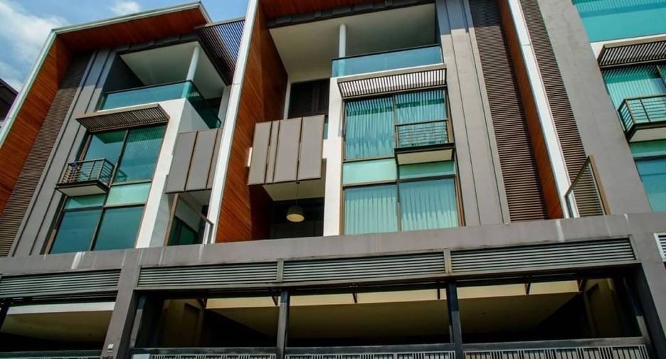 Reihenhaus zur Miete mit 4 Zimmer in Watthana, Bangkok