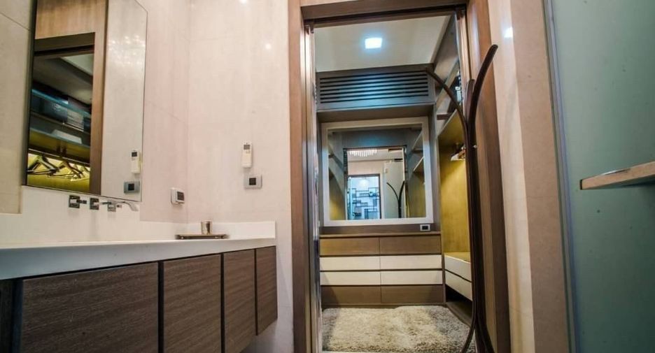 Reihenhaus zur Miete mit 4 Zimmer in Watthana, Bangkok