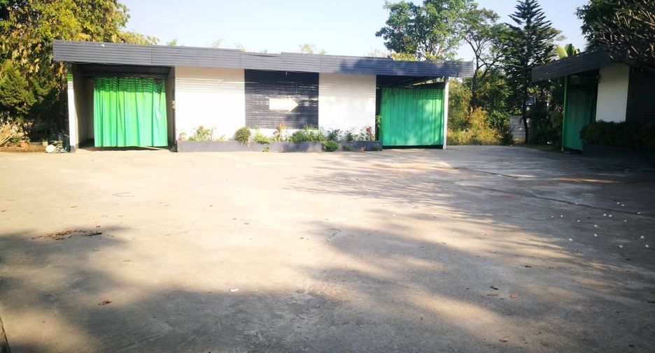 For rent 15 bed warehouse in Mueang Chiang Mai, Chiang Mai