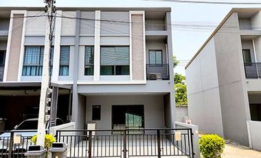 ขาย 3 เตียง ทาวน์เฮ้าส์ ใน เมืองปทุมธานี, ปทุมธานี