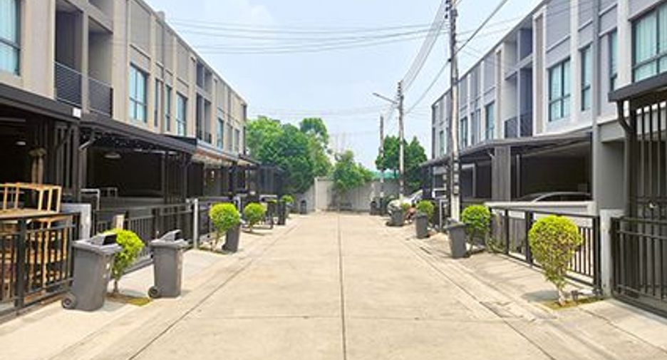 Reihenhaus zum Kauf mit 3 Zimmer in Mueang Pathum Thani, Pathum Thani