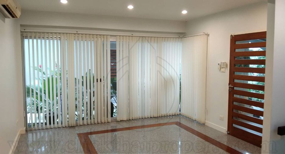 出租 4 卧室 独立屋 在 Khlong Toei, 曼谷
