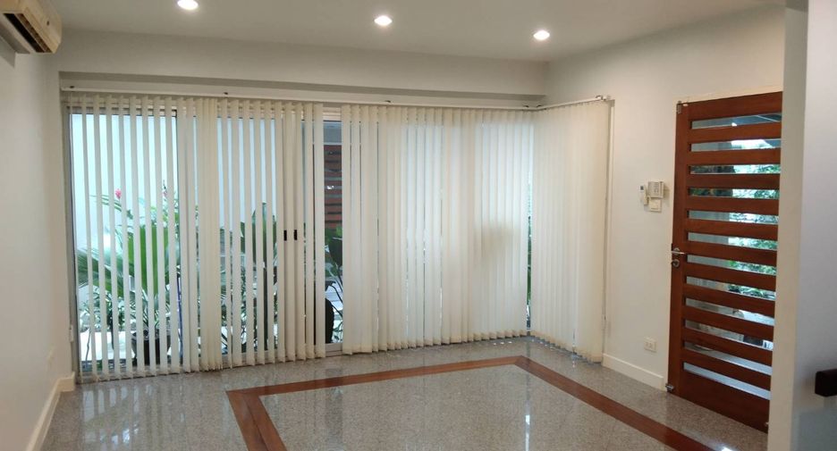 出租 4 卧室 独立屋 在 Khlong Toei, 曼谷