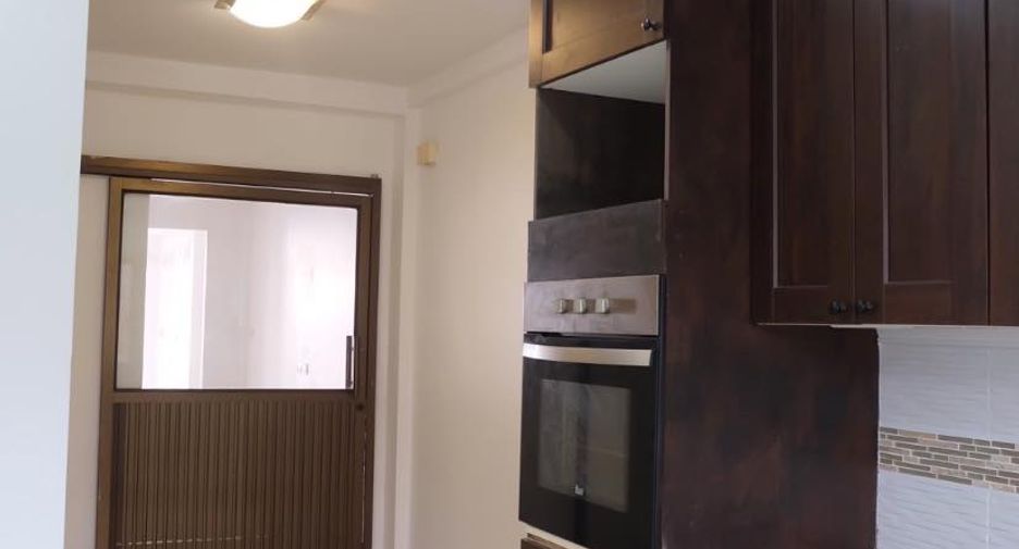 For sale 3 bedrooms house in Mueang Samut Prakan, Samut Prakan