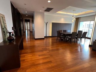 For rent 4 bedrooms condo in Pathum Wan, Bangkok