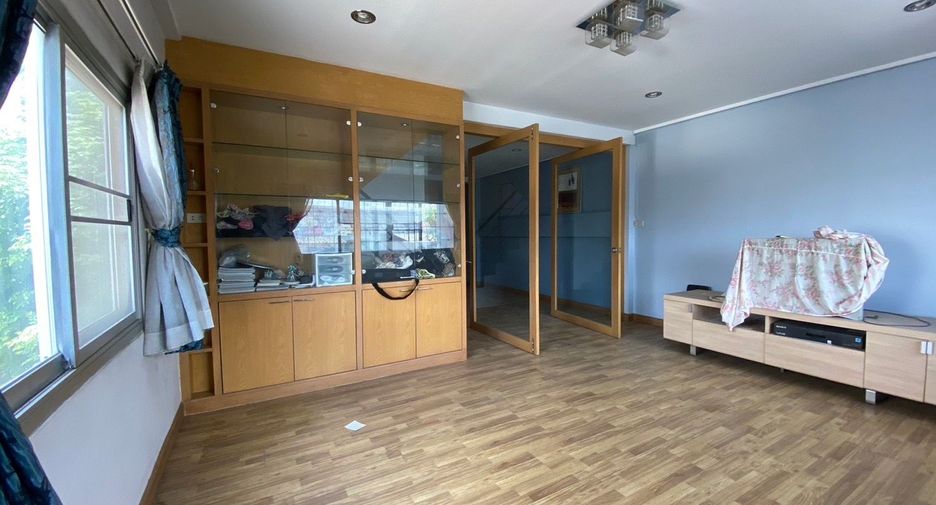 For sale 10 bed retail Space in Bang Kruai, Nonthaburi