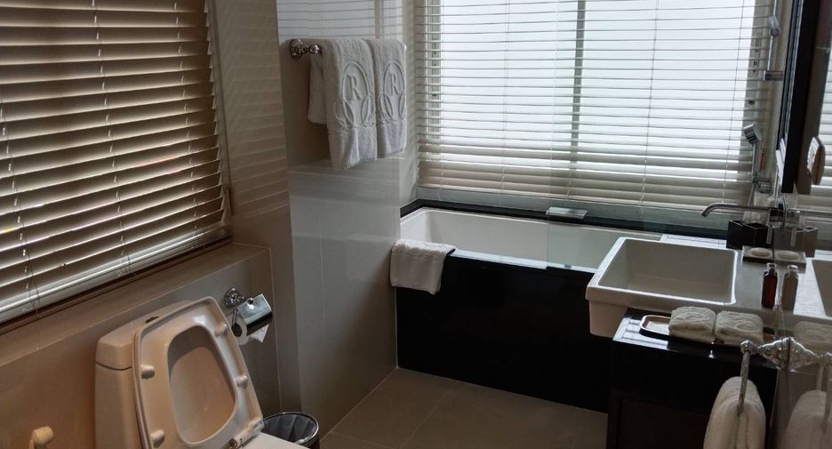 For rent 2 bedrooms condo in Pathum Wan, Bangkok