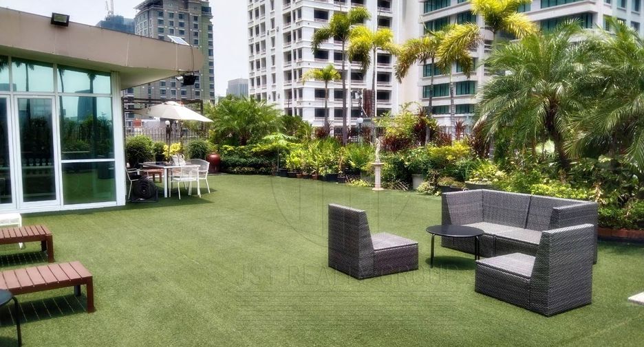 For rent 2 bedrooms condo in Pathum Wan, Bangkok