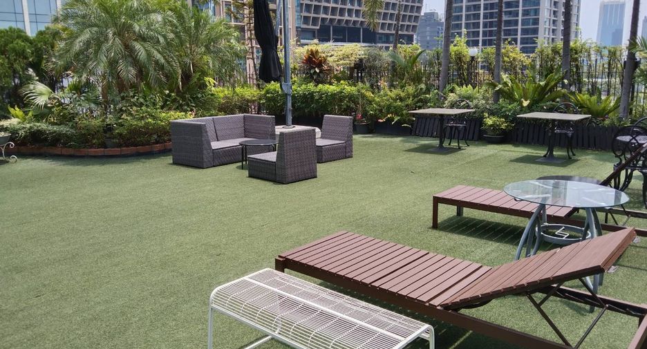 For rent 2 bedrooms condo in Pathum Wan, Bangkok