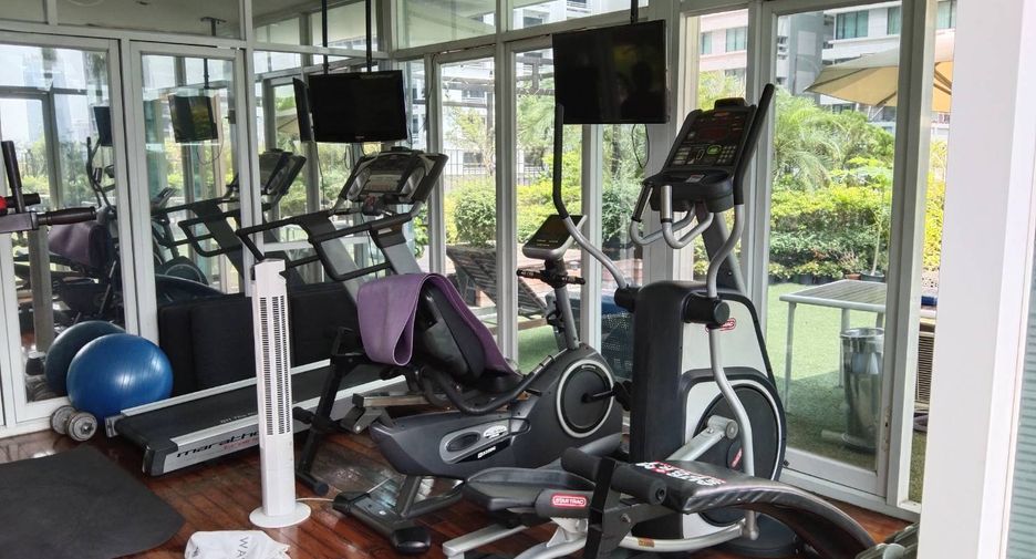 For rent 2 bedrooms condo in Pathum Wan, Bangkok