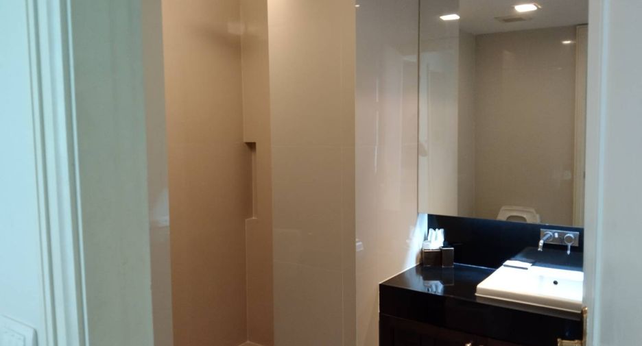 For rent 2 bedrooms condo in Pathum Wan, Bangkok