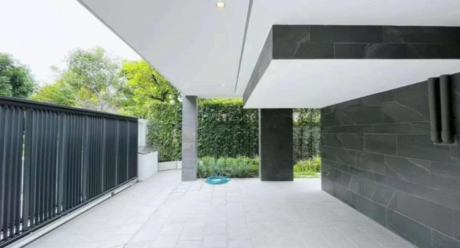 For rent 5 bedrooms house in Yan Nawa, Bangkok