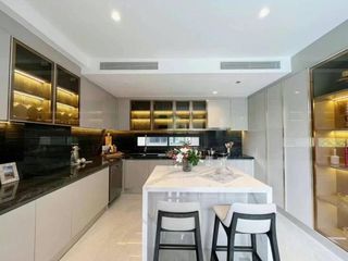 For rent 5 bedrooms house in Yan Nawa, Bangkok
