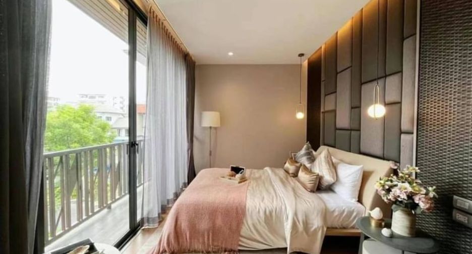 For rent 5 bedrooms house in Yan Nawa, Bangkok