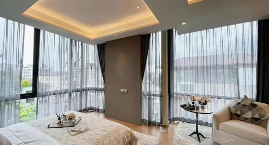 For rent 5 bedrooms house in Yan Nawa, Bangkok