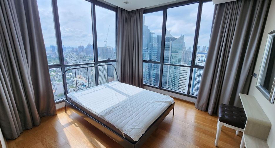 For rent 3 bedrooms condo in Khlong Toei, Bangkok