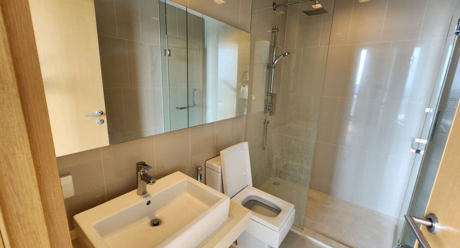 For rent 3 bedrooms condo in Khlong Toei, Bangkok