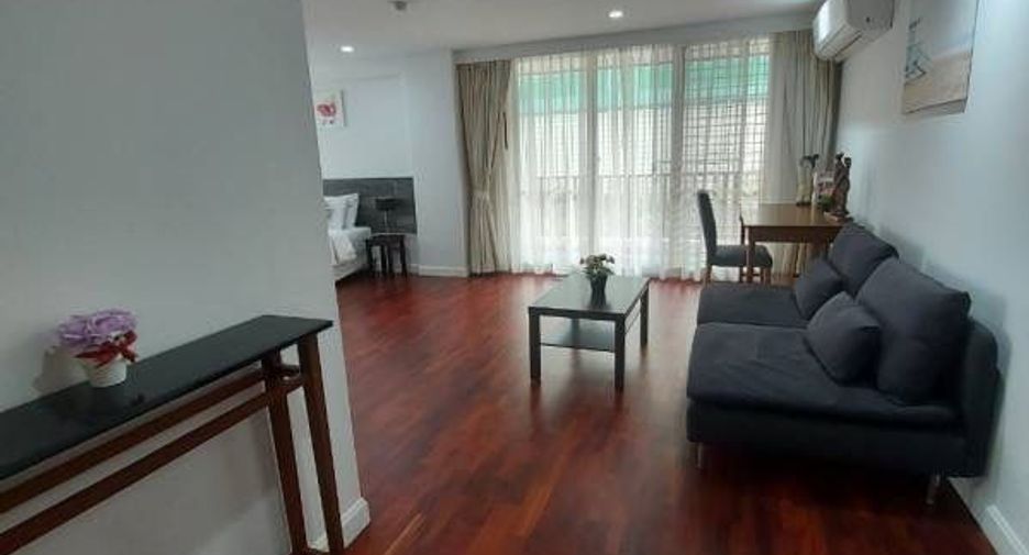 For rent 4 bedrooms condo in Sathon, Bangkok