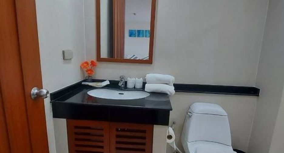 For rent 4 bedrooms condo in Sathon, Bangkok