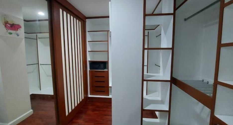 For rent 4 bedrooms condo in Sathon, Bangkok