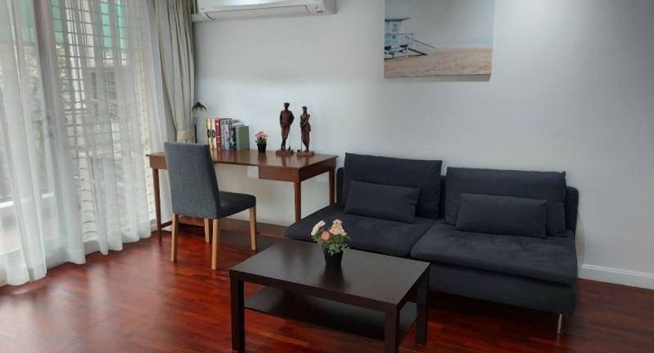 For rent 4 bedrooms condo in Sathon, Bangkok