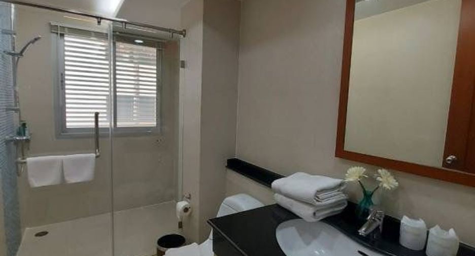 For rent 4 bedrooms condo in Sathon, Bangkok
