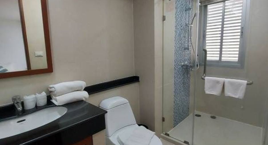 For rent 4 bedrooms condo in Sathon, Bangkok