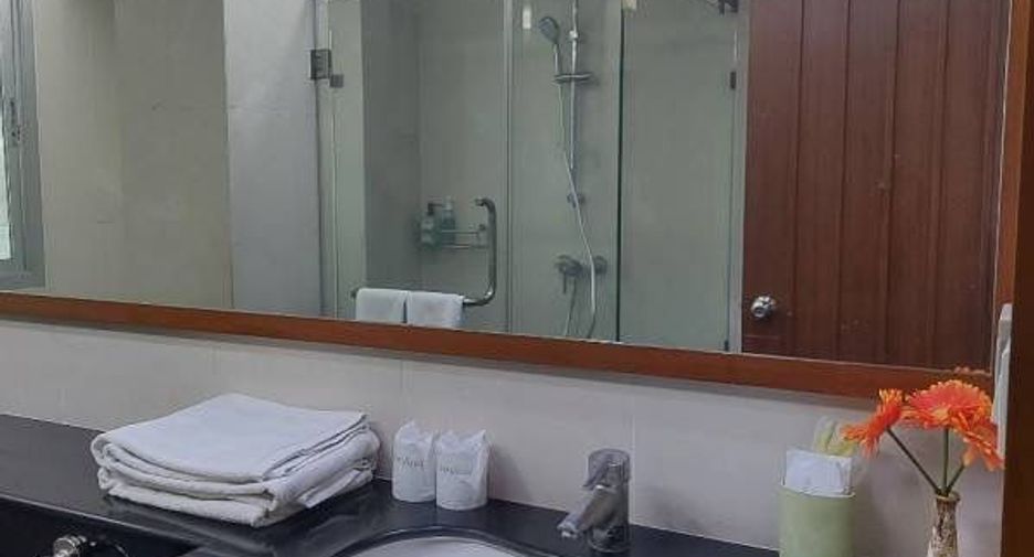 For rent 4 bedrooms condo in Sathon, Bangkok