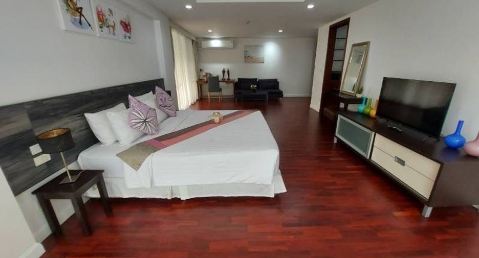 For rent 4 bedrooms condo in Sathon, Bangkok