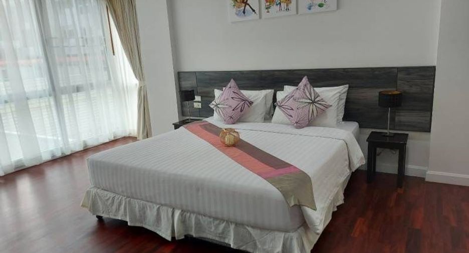 For rent 4 bedrooms condo in Sathon, Bangkok