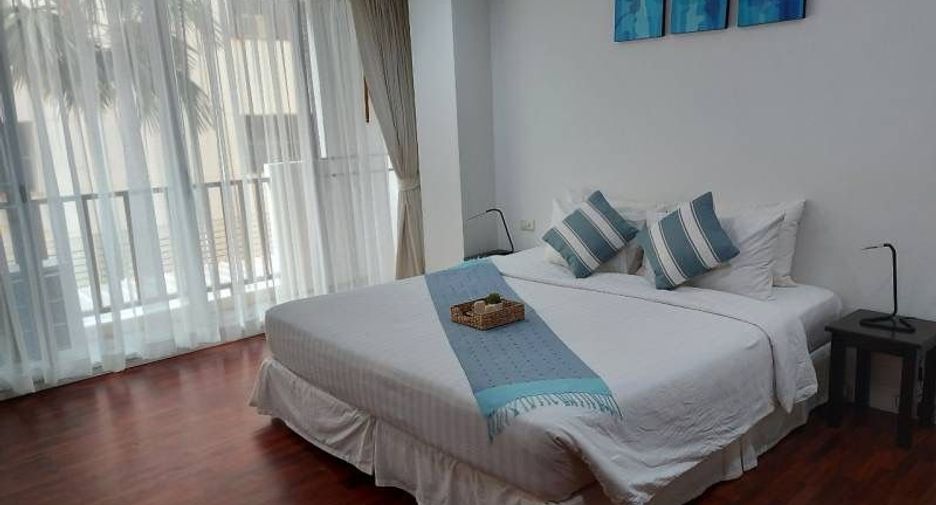 For rent 4 bedrooms condo in Sathon, Bangkok