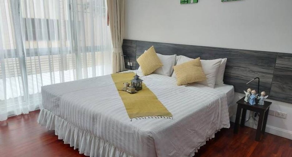 For rent 4 bedrooms condo in Sathon, Bangkok