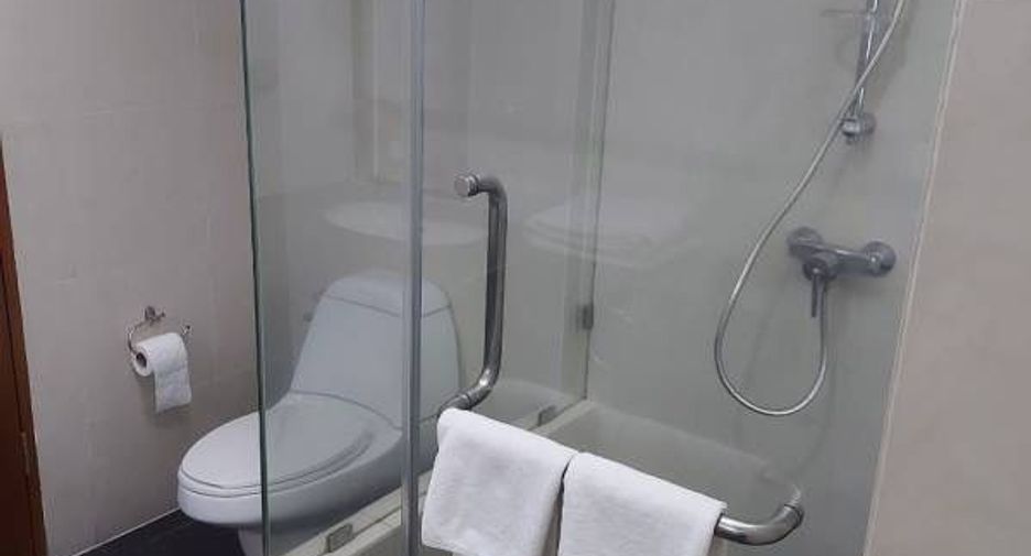 For rent 4 bedrooms condo in Sathon, Bangkok