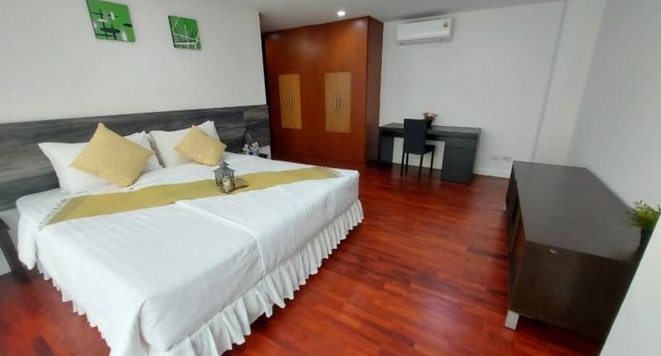 For rent 4 bedrooms condo in Sathon, Bangkok