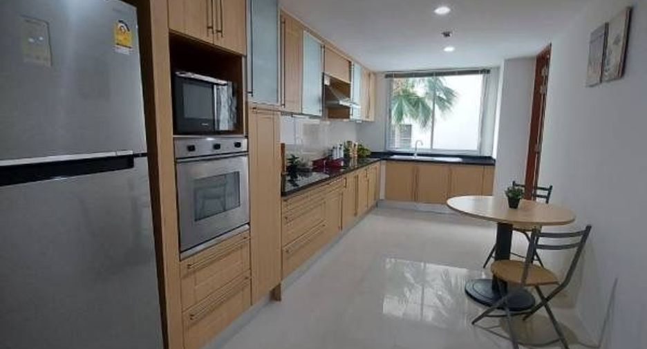 For rent 4 bedrooms condo in Sathon, Bangkok