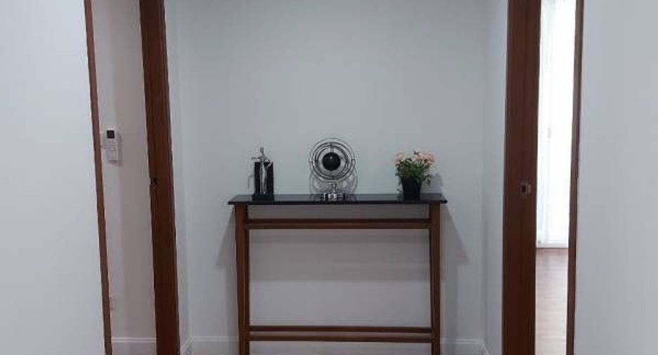 For rent 4 bedrooms condo in Sathon, Bangkok