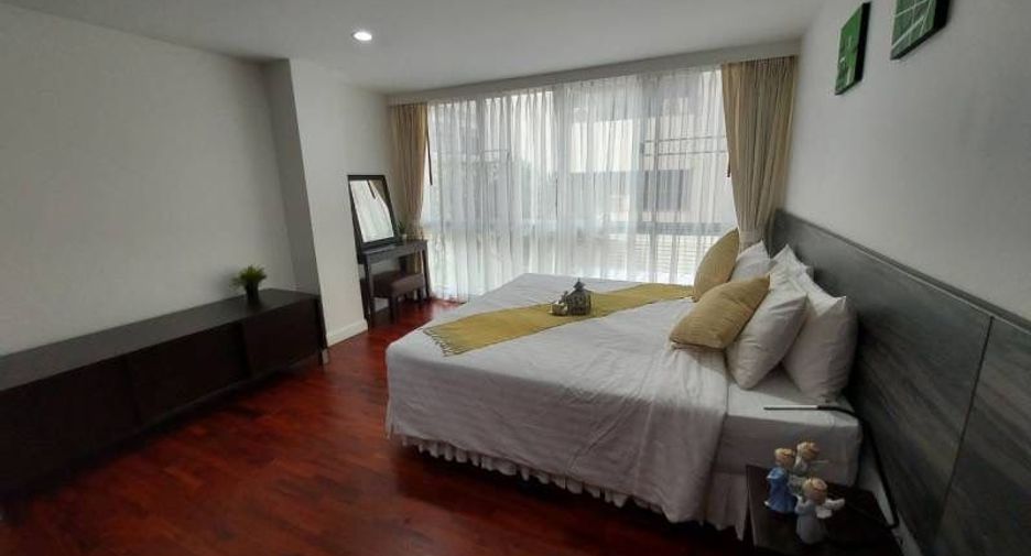 For rent 4 bedrooms condo in Sathon, Bangkok