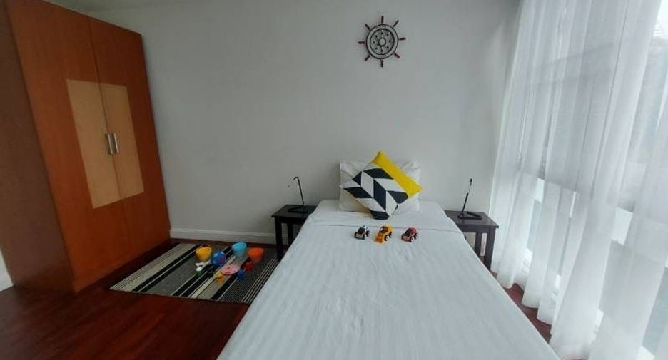 For rent 4 bedrooms condo in Sathon, Bangkok