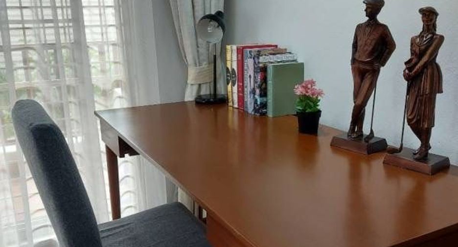 For rent 4 bedrooms condo in Sathon, Bangkok