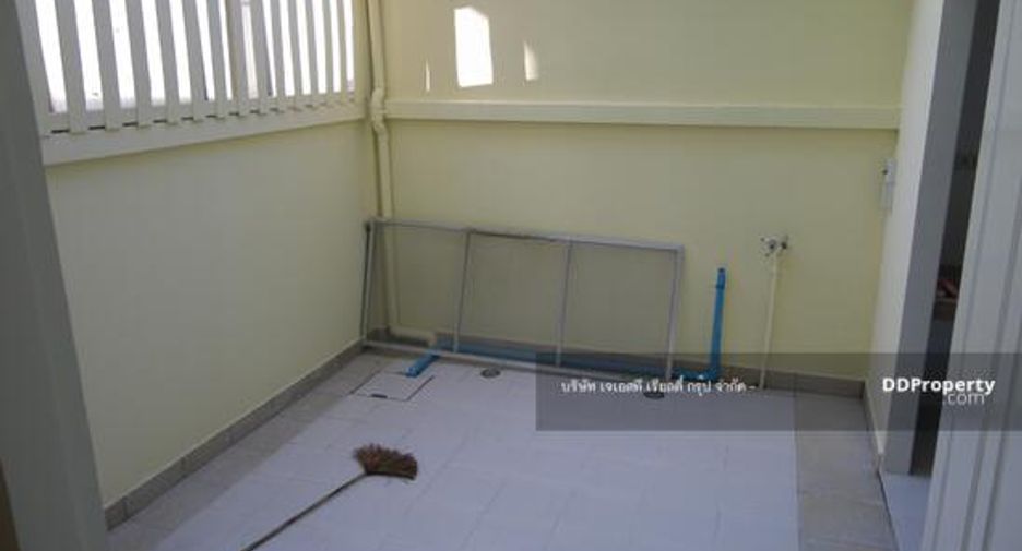 For rent and for sale 3 bedrooms townhouse in Suan Luang, Bangkok