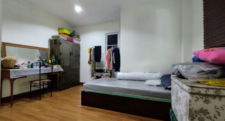 For rent and for sale 4 bed house in Mueang Samut Prakan, Samut Prakan