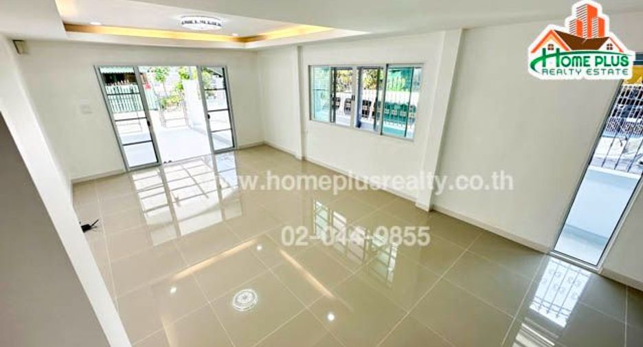 For sale 2 bedrooms townhouse in Pak Kret, Nonthaburi