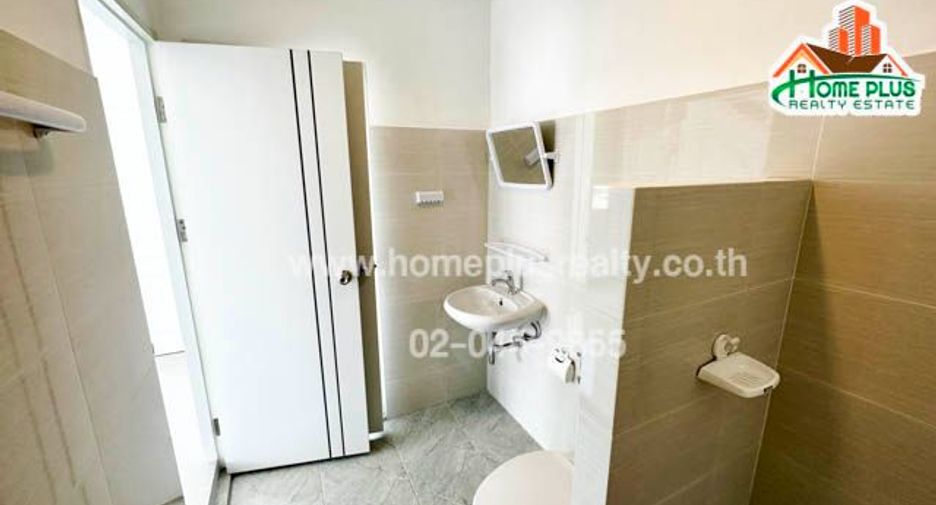 For sale 2 bedrooms townhouse in Pak Kret, Nonthaburi