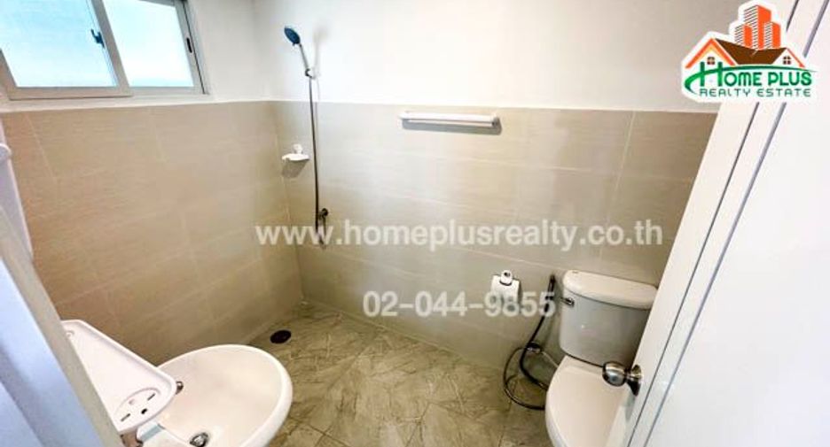 For sale 2 bedrooms townhouse in Pak Kret, Nonthaburi