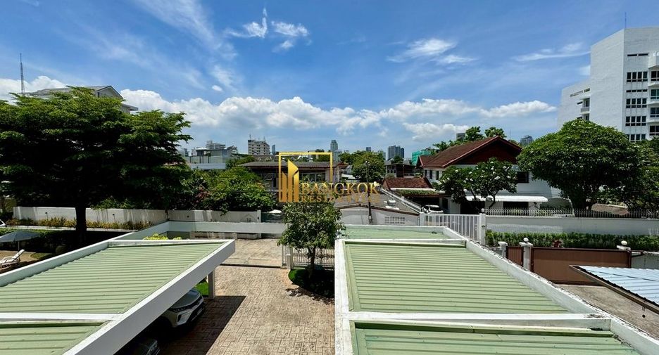 For rent 2 bedrooms apartment in Watthana, Bangkok