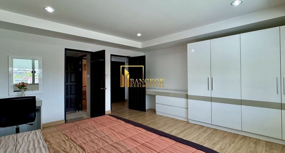 For rent 2 bedrooms apartment in Watthana, Bangkok